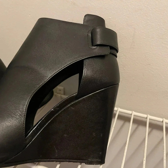Vince. Katia leather wedge heel booties cut out details - Picture 12 of 13